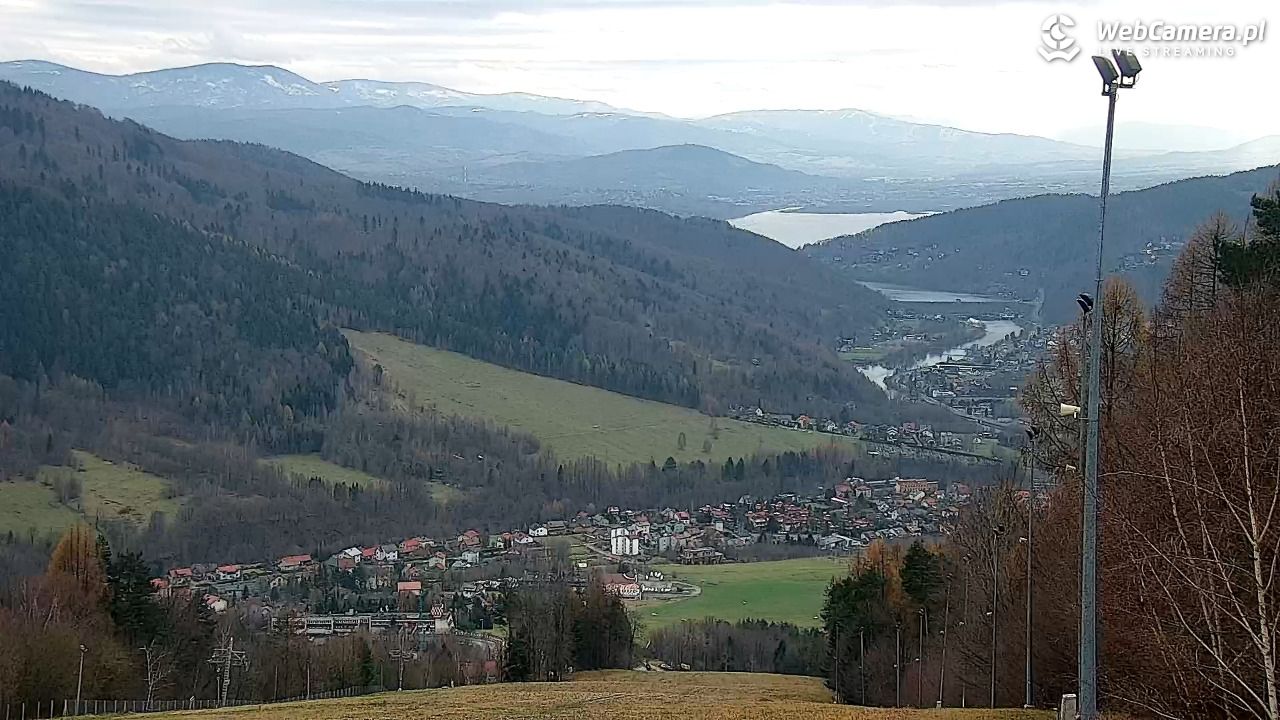 Góra Żar - widok panoramiczny na Beskidy - 07 grudzień 2025, 13:35