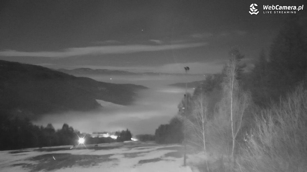 Góra Żar - widok panoramiczny na Beskidy - 02 grudzień 2025, 18:37