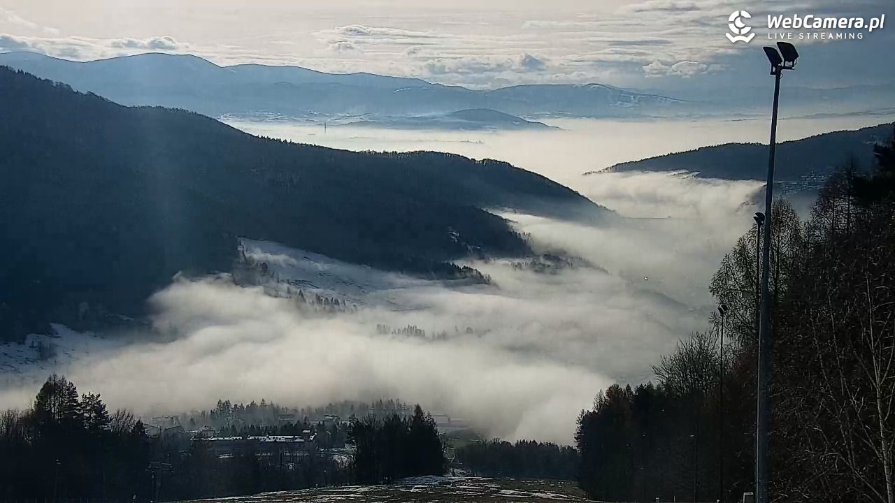 Góra Żar - widok panoramiczny na Beskidy - 04 grudzień 2025, 10:59