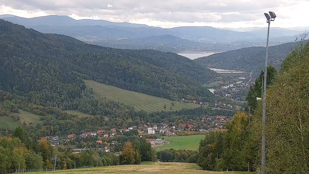 Góra Żar - widok panoramiczny na Beskidy - 12 październik 2026, 11:39