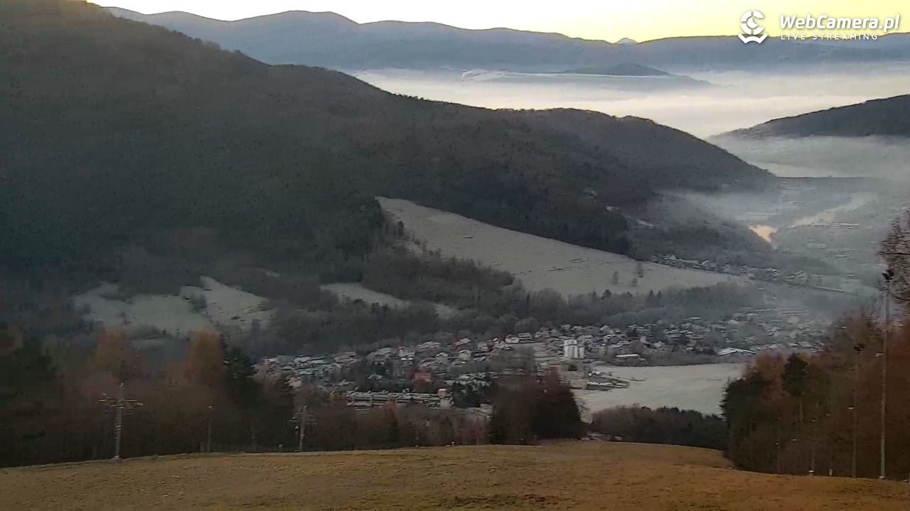 Góra Żar - widok panoramiczny na Beskidy - 13 grudzień 2025, 07:21