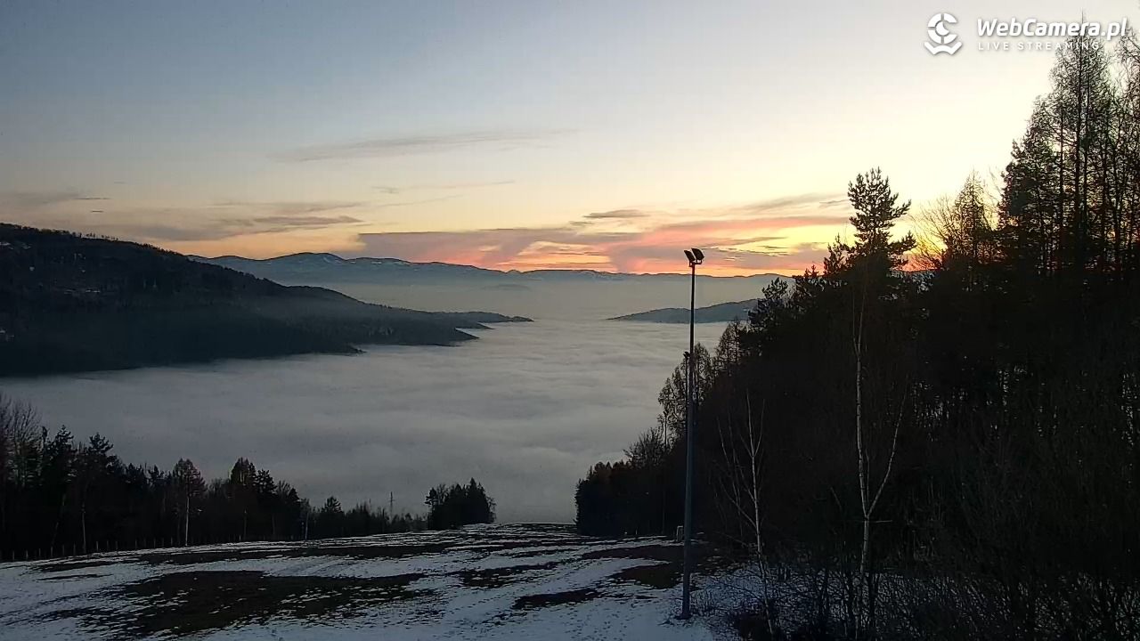 Góra Żar - widok panoramiczny na Beskidy - 02 grudzień 2025, 15:58