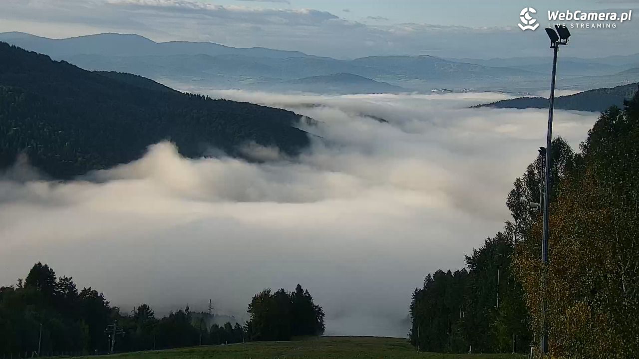 Góra Żar - widok panoramiczny na Beskidy - 02 wresień 2025, 07:31
