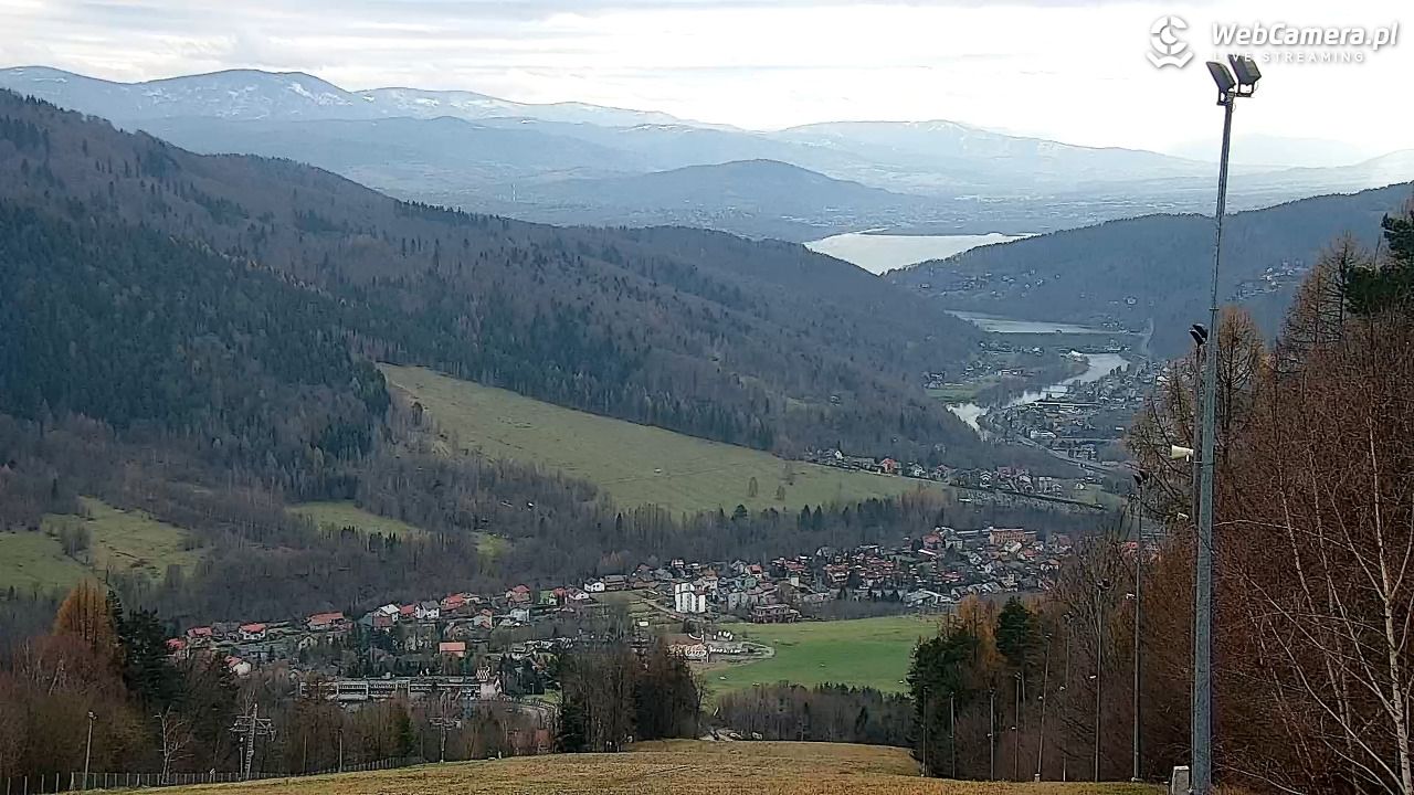 Góra Żar - widok panoramiczny na Beskidy - 07 grudzień 2025, 13:35
