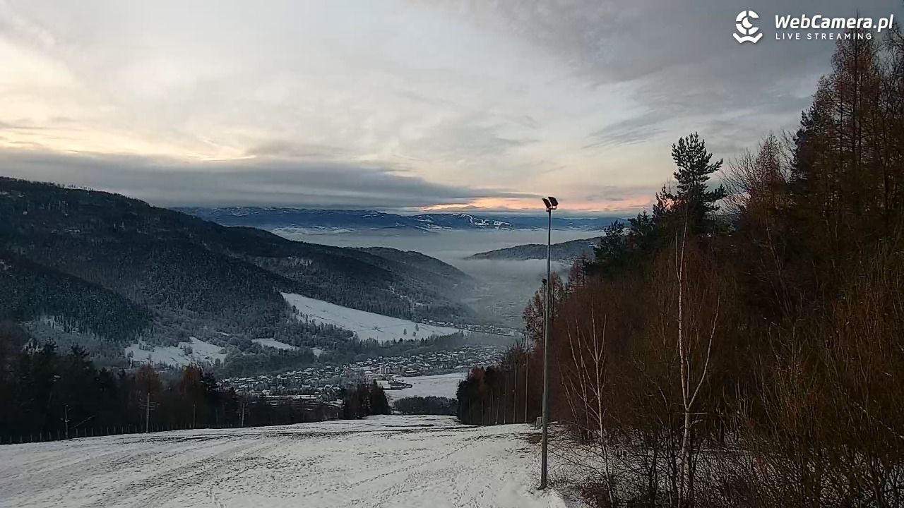 Góra Żar - widok panoramiczny na Beskidy - 01 grudzień 2025, 07:10