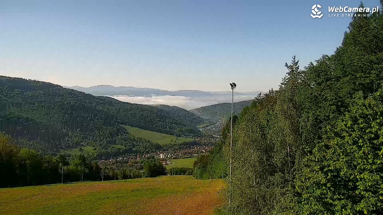 Góra Żar - widok panoramiczny na Beskidy - 19 maj 2026, 08:38