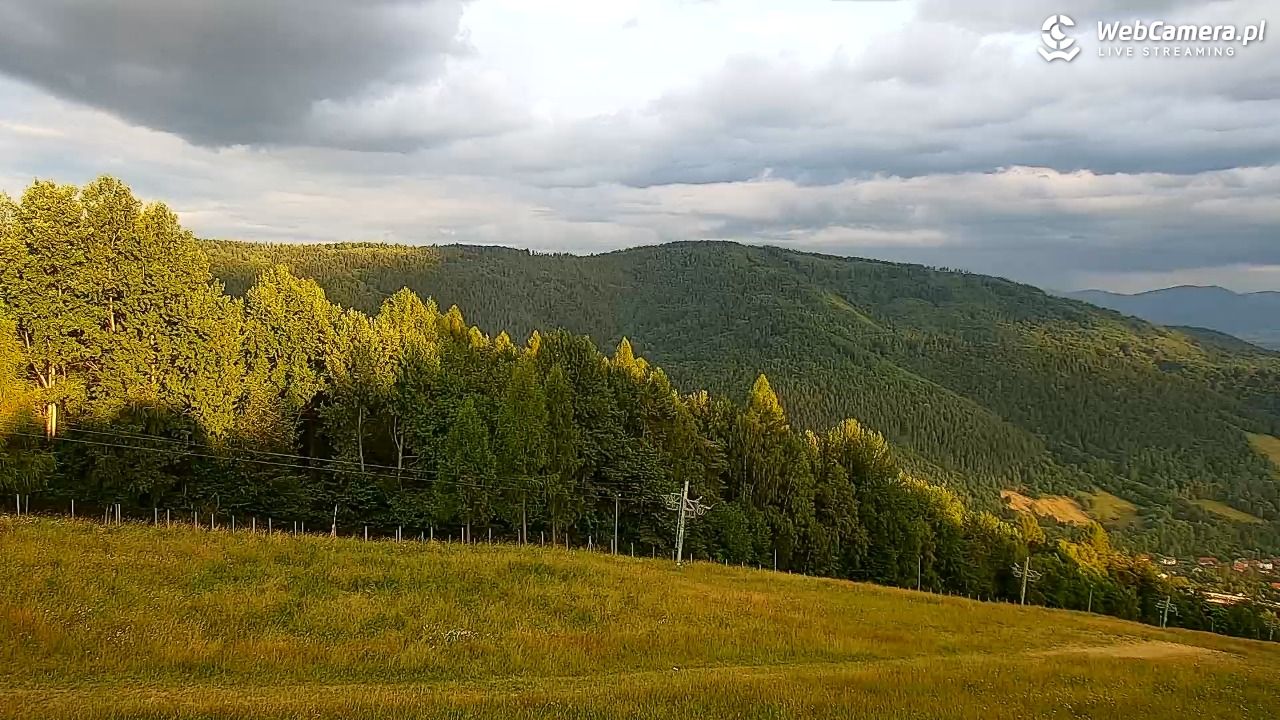 Góra Żar - widok panoramiczny na Beskidy - 10 lipiec 2026, 19:51