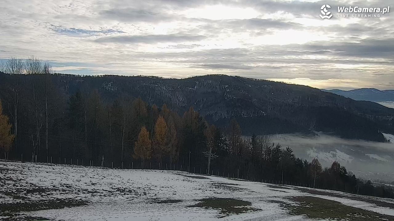 Góra Żar - widok panoramiczny na Beskidy - 03 grudzień 2025, 10:29