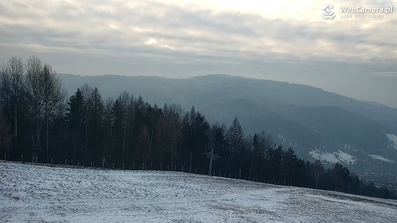 Góra Żar - widok panoramiczny na Beskidy - 06 styczeń 2026, 08:54
