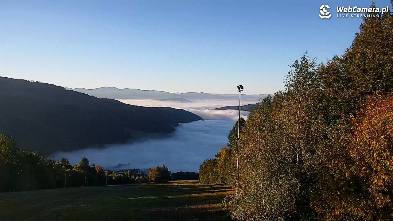 Góra Żar - widok panoramiczny na Beskidy - 17 październik 2026, 05:57