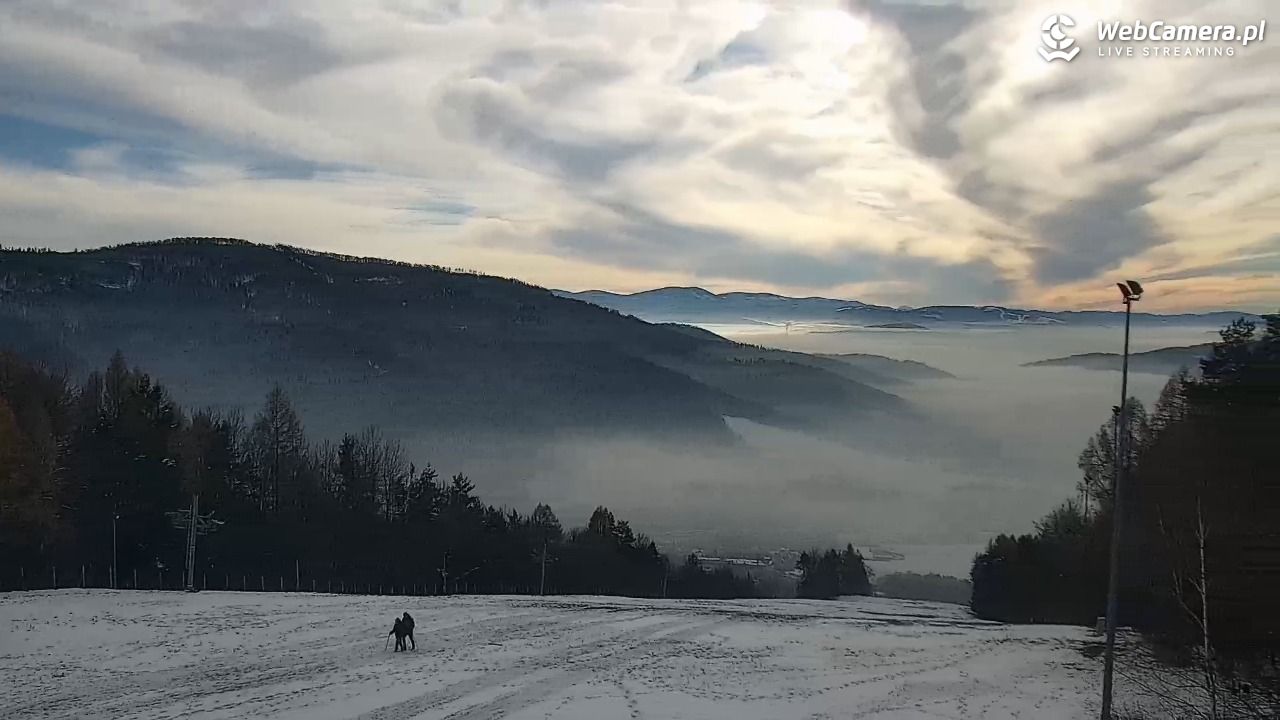 Góra Żar - widok panoramiczny na Beskidy - 30 listopad 2025, 12:05