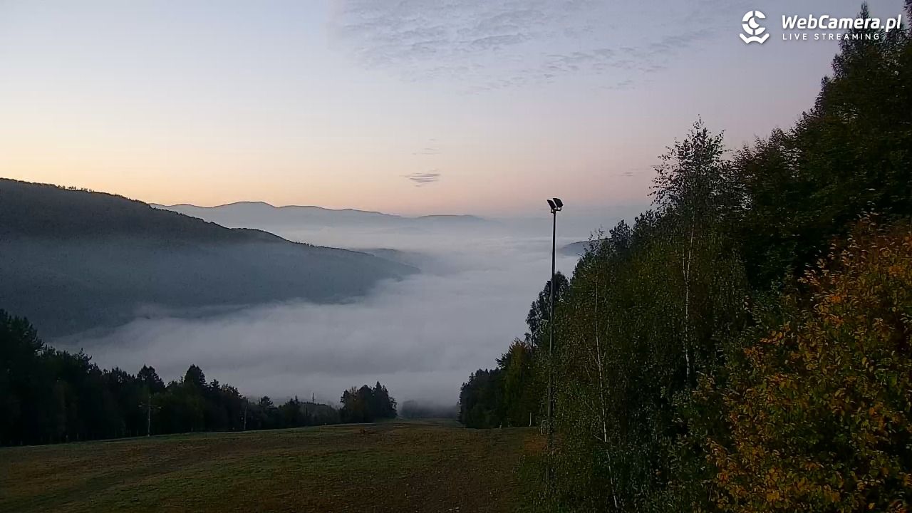 Góra Żar - widok panoramiczny na Beskidy - 16 październik 2026, 04:52