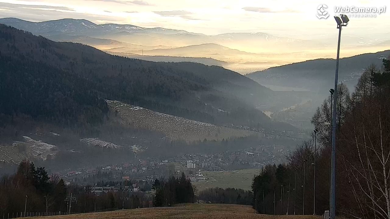 Góra Żar - widok panoramiczny na Beskidy - 06 luty 2026, 16:05