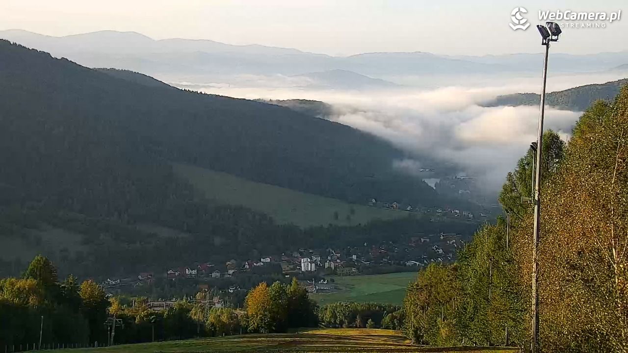 Góra Żar - widok panoramiczny na Beskidy - 26 wresień 2026, 07:37