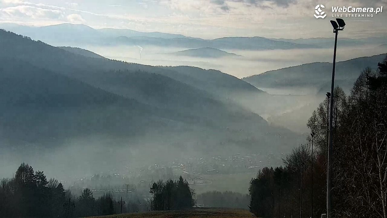 Góra Żar - widok panoramiczny na Beskidy - 06 grudzień 2025, 10:16