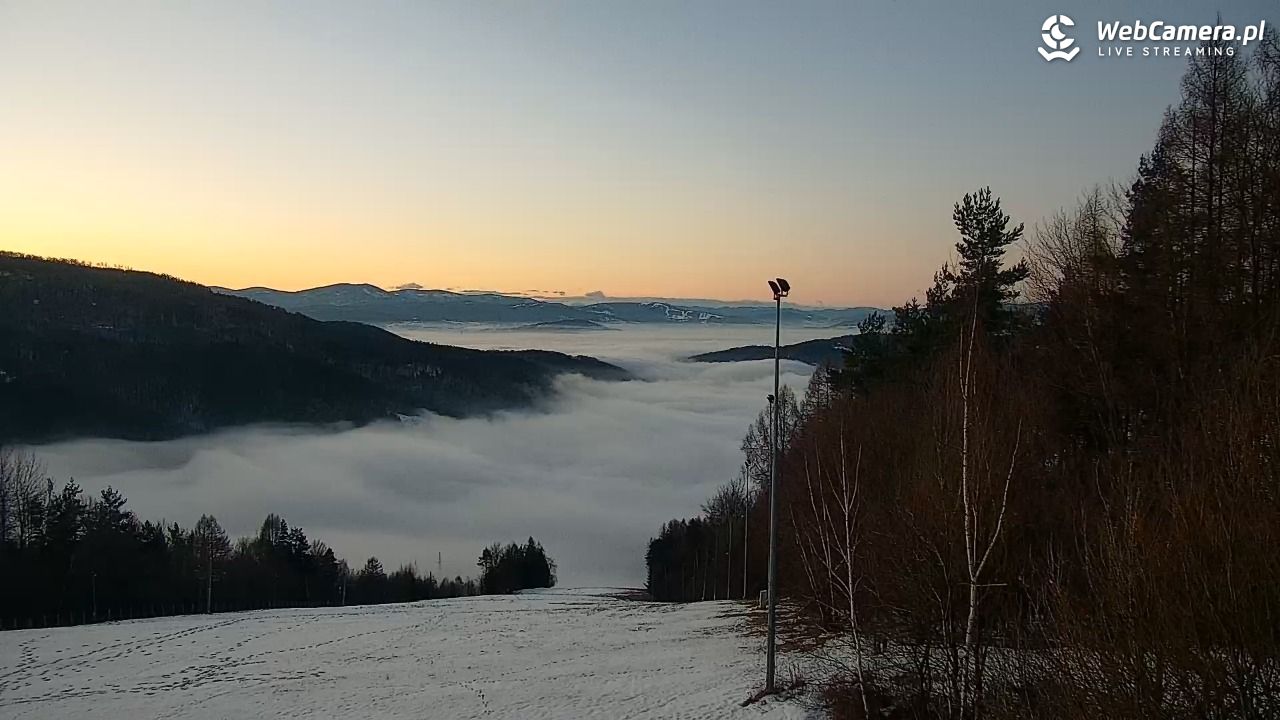 Góra Żar - widok panoramiczny na Beskidy - 17 styczeń 2026, 07:18