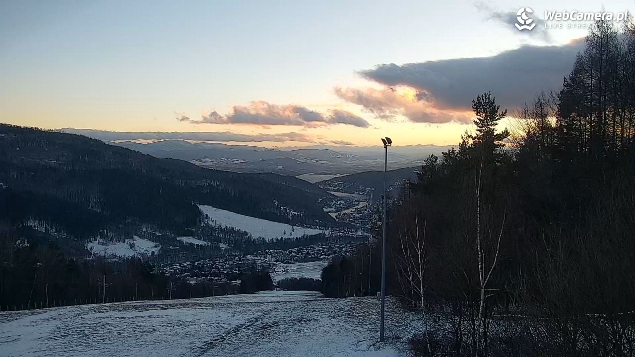Góra Żar - widok panoramiczny na Beskidy - 03 styczeń 2026, 15:46