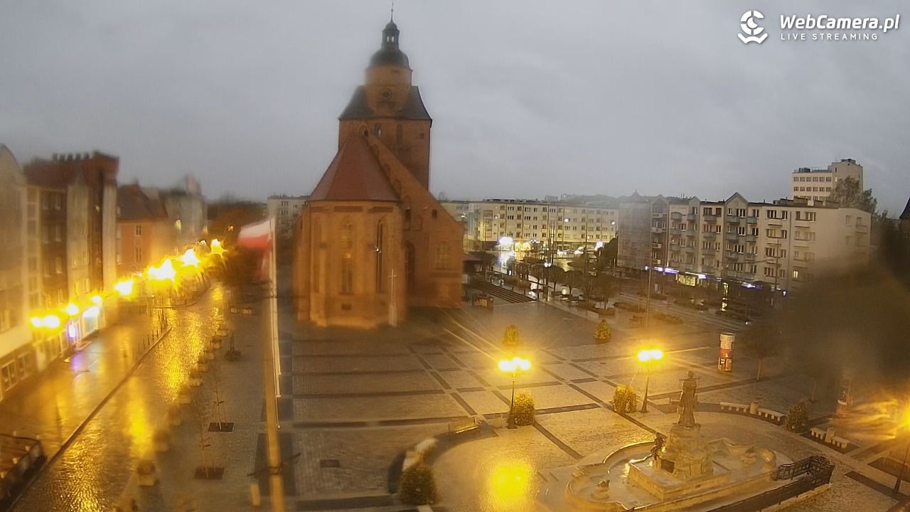 Gorzów Wielkopolski - widok na Katedrę - 28 październik 2025, 06:29