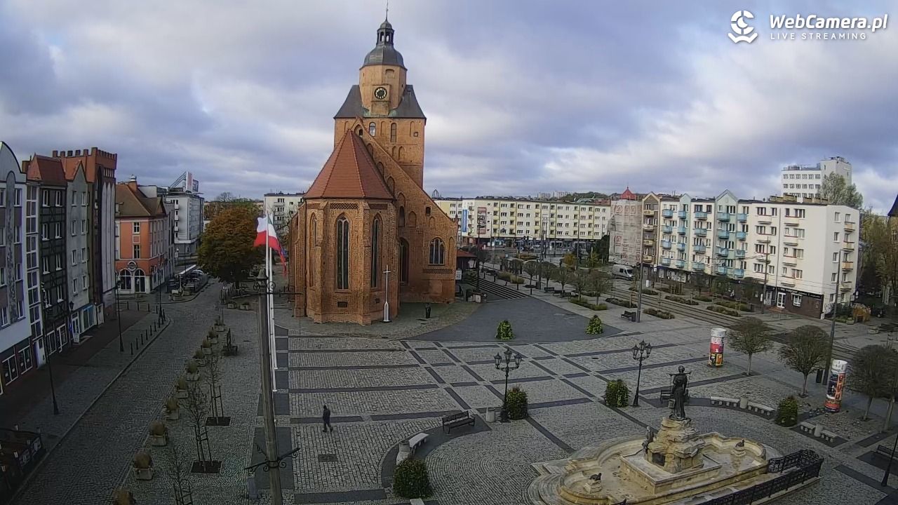Gorzów Wielkopolski - widok na Katedrę - 28 październik 2025, 08:37