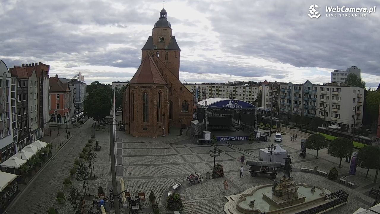Gorzów Wielkopolski - widok na Katedrę - 18 sierpień 2025, 17:35