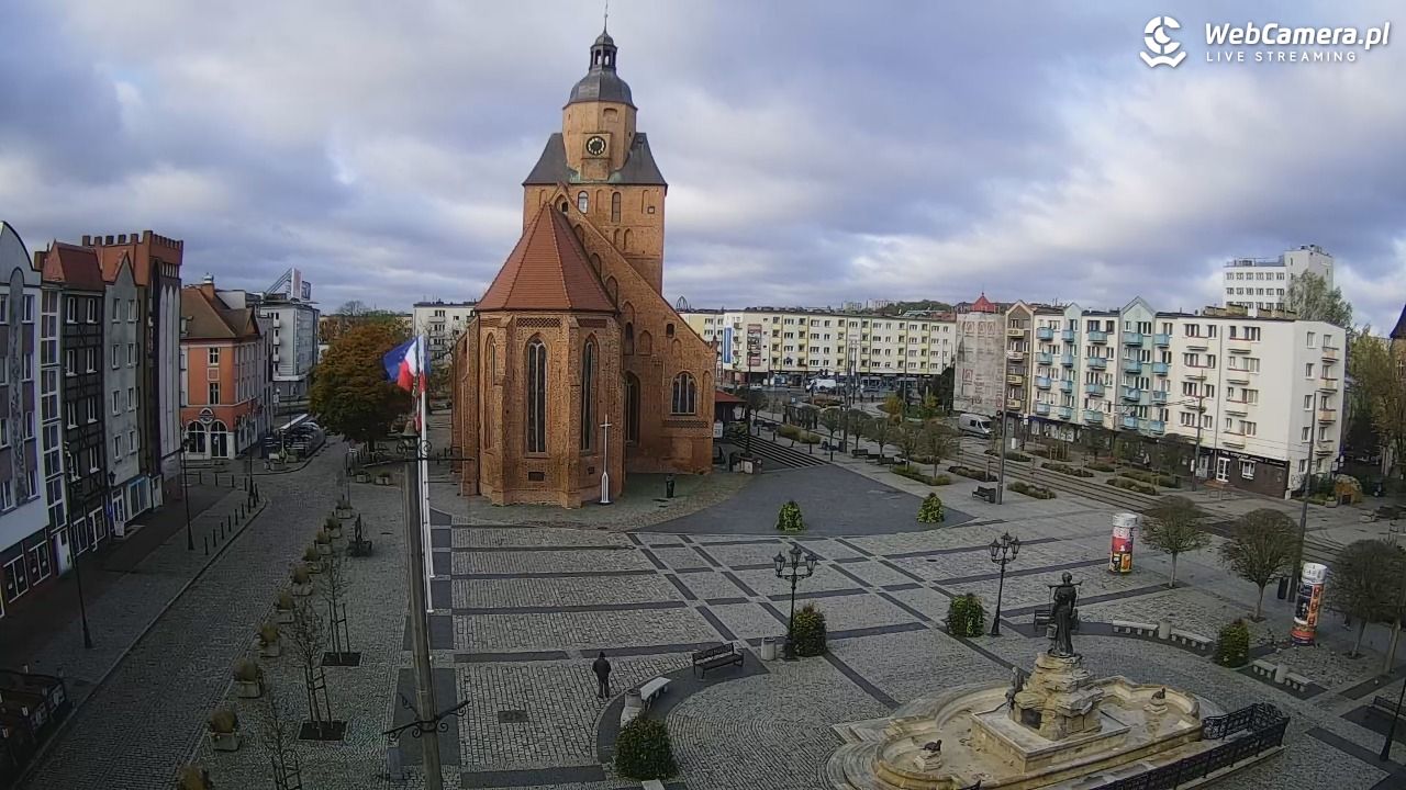 Gorzów Wielkopolski - widok na Katedrę - 28 październik 2025, 08:37
