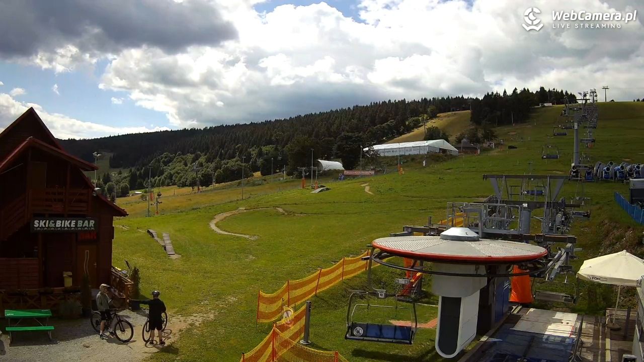 Zieleniec Sport Arena - Gryglówka - widok z dolnej stacji - 22 lipiec 2026, 11:59
