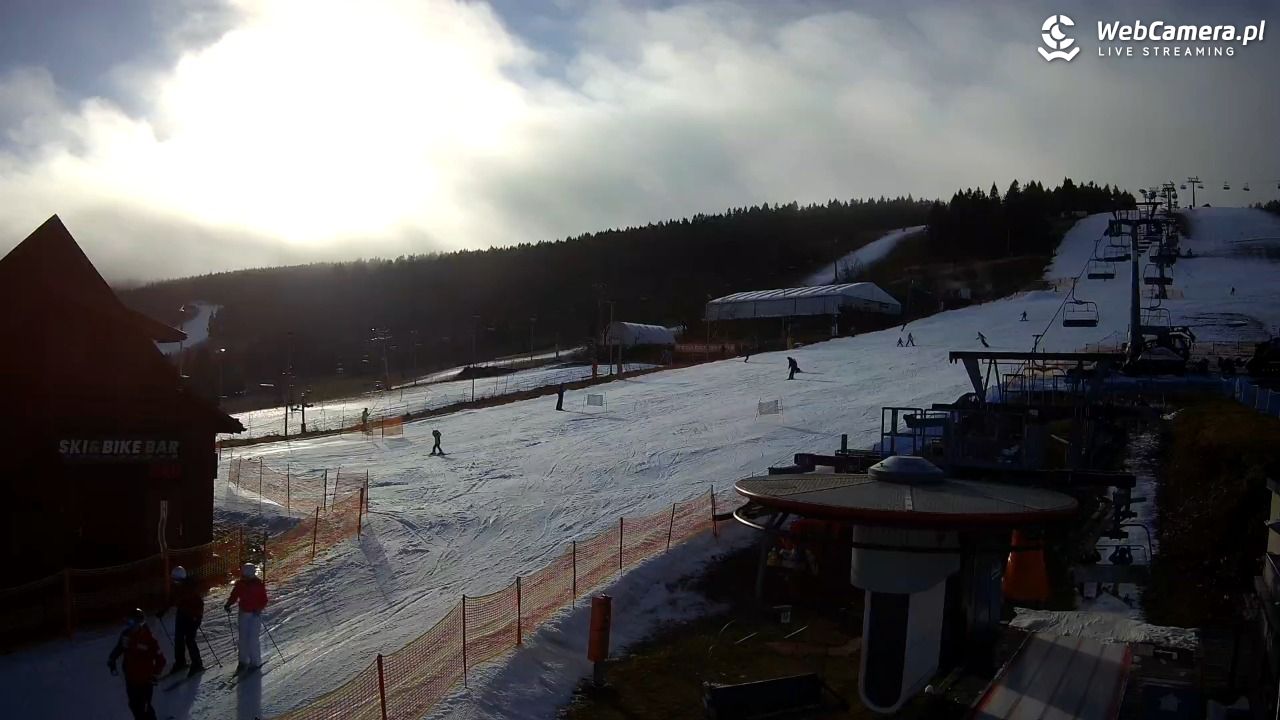 Zieleniec Sport Arena - Gryglówka - widok z dolnej stacji - 18 grudzień 2025, 11:52