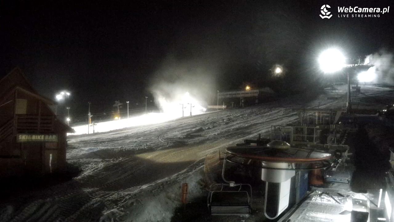 Zieleniec Sport Arena - Gryglówka - widok z dolnej stacji - 16 grudzień 2025, 20:37