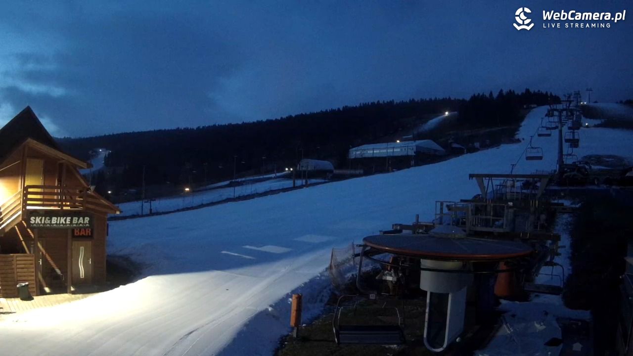 Zieleniec Sport Arena - Gryglówka - widok z dolnej stacji - 17 grudzień 2025, 07:03