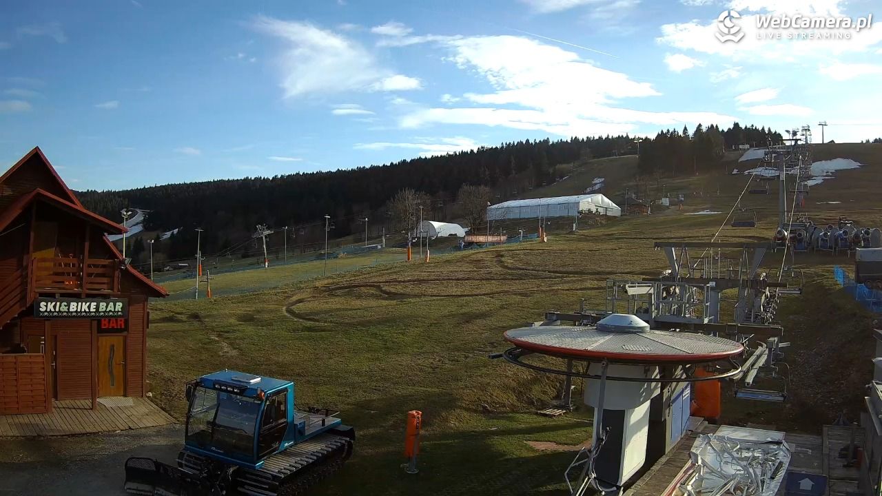 Zieleniec Sport Arena - Gryglówka - widok z dolnej stacji - 18 kwiecień 2026, 18:07