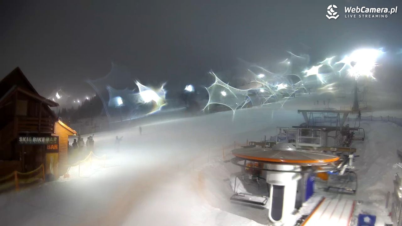 Zieleniec Sport Arena - Gryglówka - widok z dolnej stacji - 21 luty 2026, 20:06