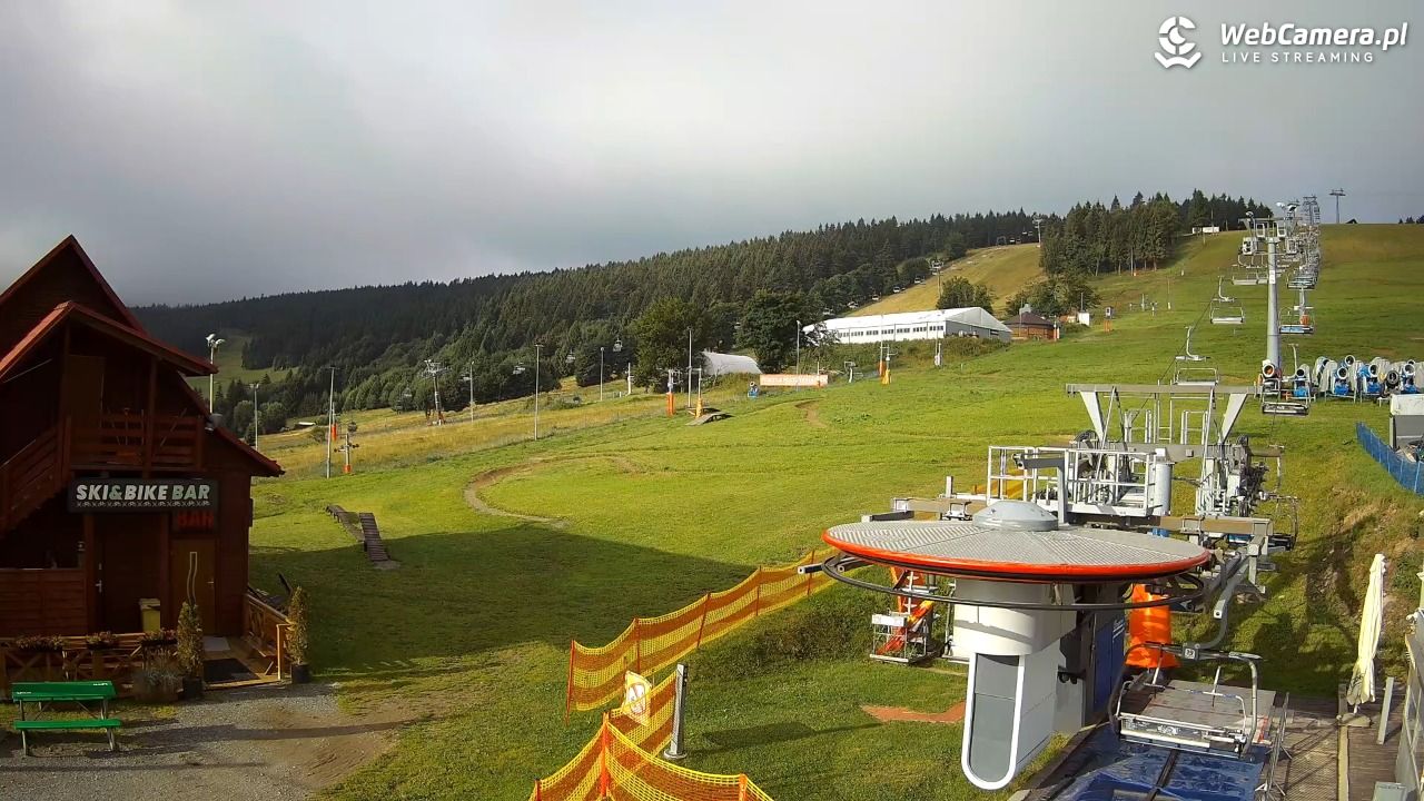 Zieleniec Sport Arena - Gryglówka - widok z dolnej stacji - 20 lipiec 2026, 07:32
