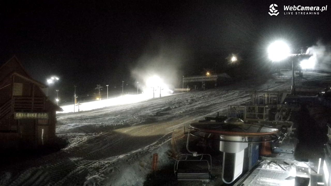 Zieleniec Sport Arena - Gryglówka - widok z dolnej stacji - 16 grudzień 2025, 20:37