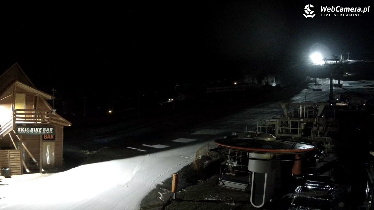 Zieleniec Sport Arena - Gryglówka - widok z dolnej stacji - 18 grudzień 2025, 01:31