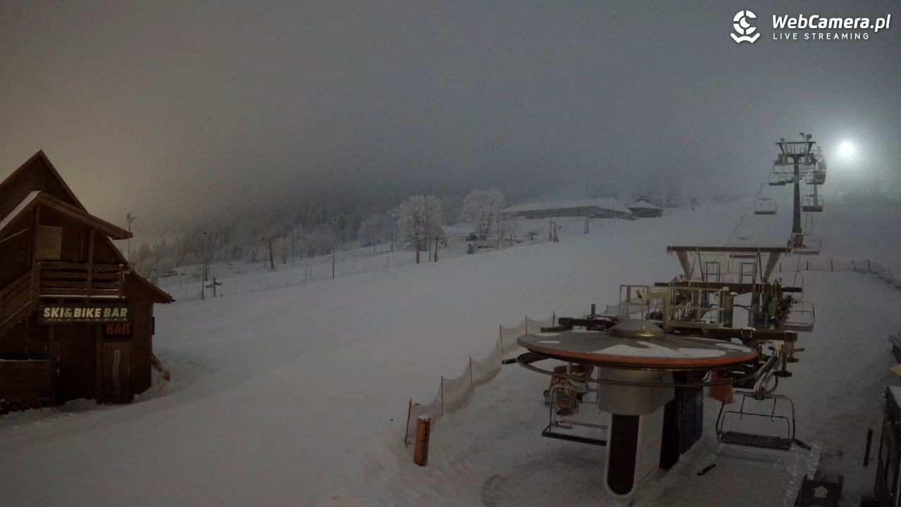 Zieleniec Sport Arena - Gryglówka - widok z dolnej stacji - 20 luty 2026, 06:13