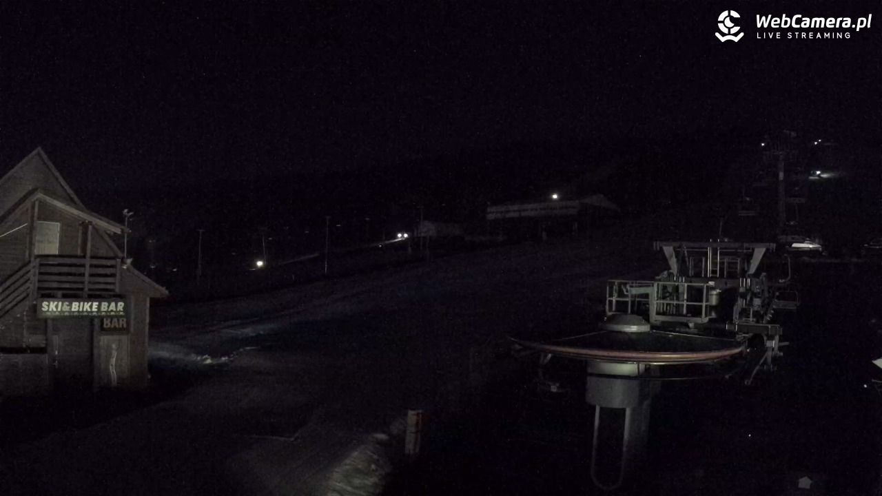 Zieleniec Sport Arena - Gryglówka - widok z dolnej stacji - 18 grudzień 2025, 06:19