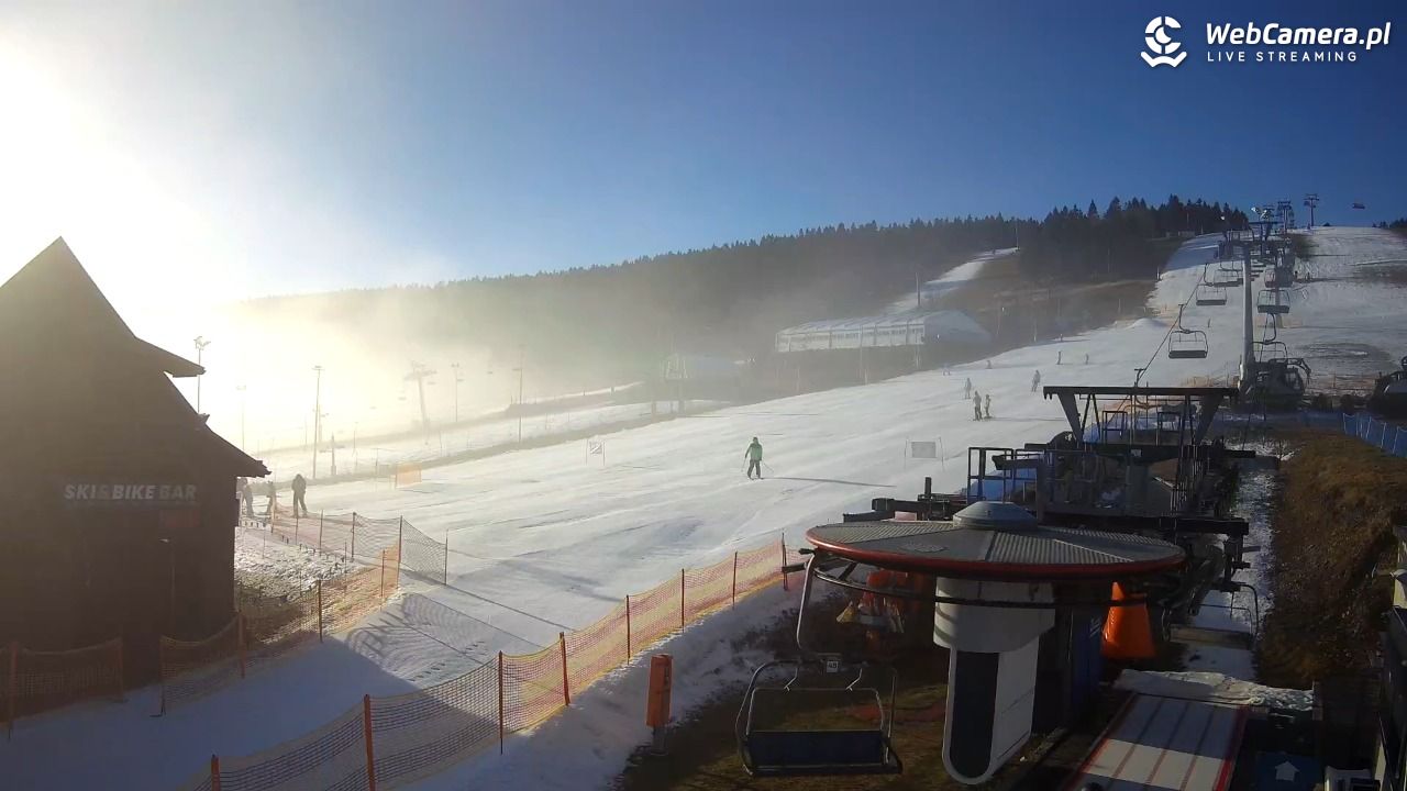 Zieleniec Sport Arena - Gryglówka - widok z dolnej stacji - 19 grudzień 2025, 10:12