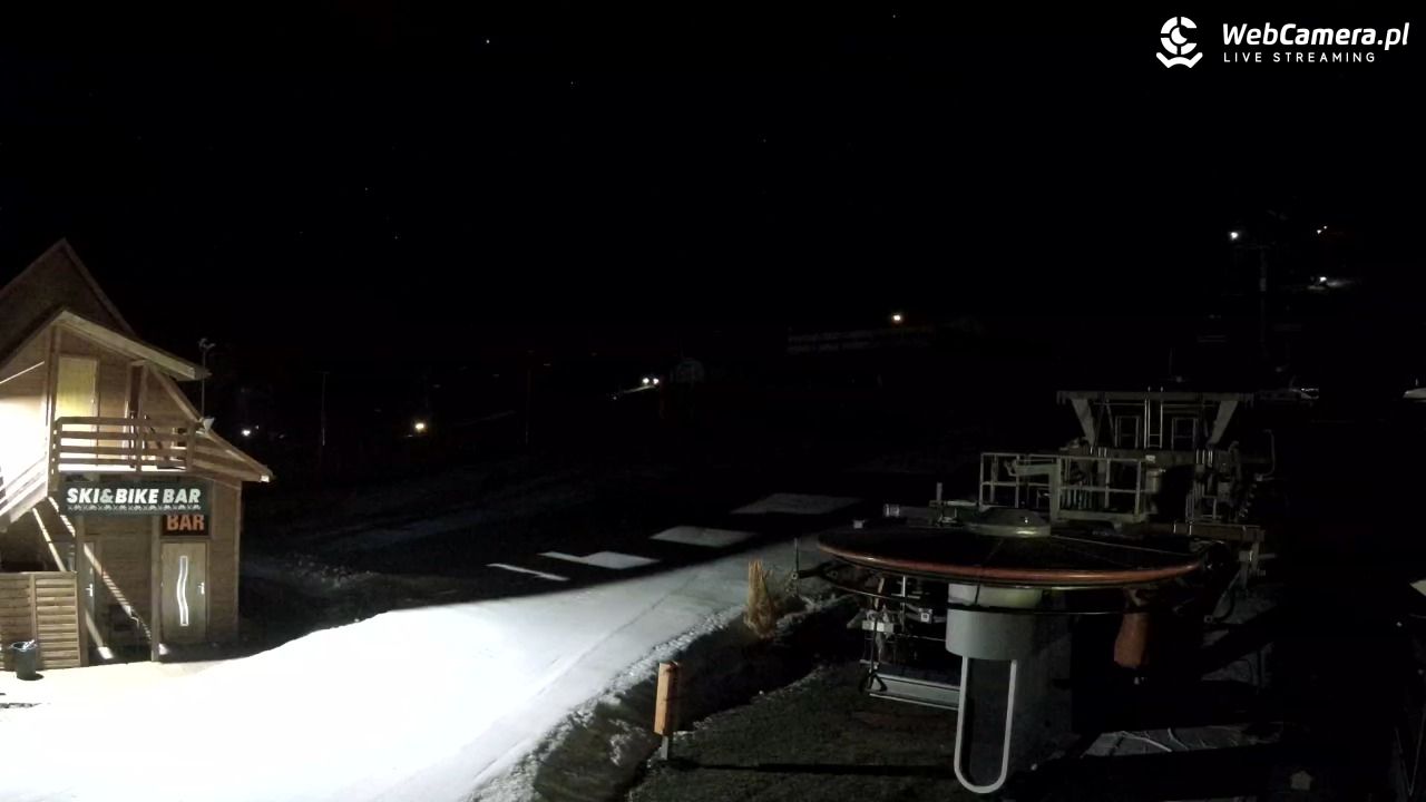 Zieleniec Sport Arena - Gryglówka - widok z dolnej stacji - 19 grudzień 2025, 01:25