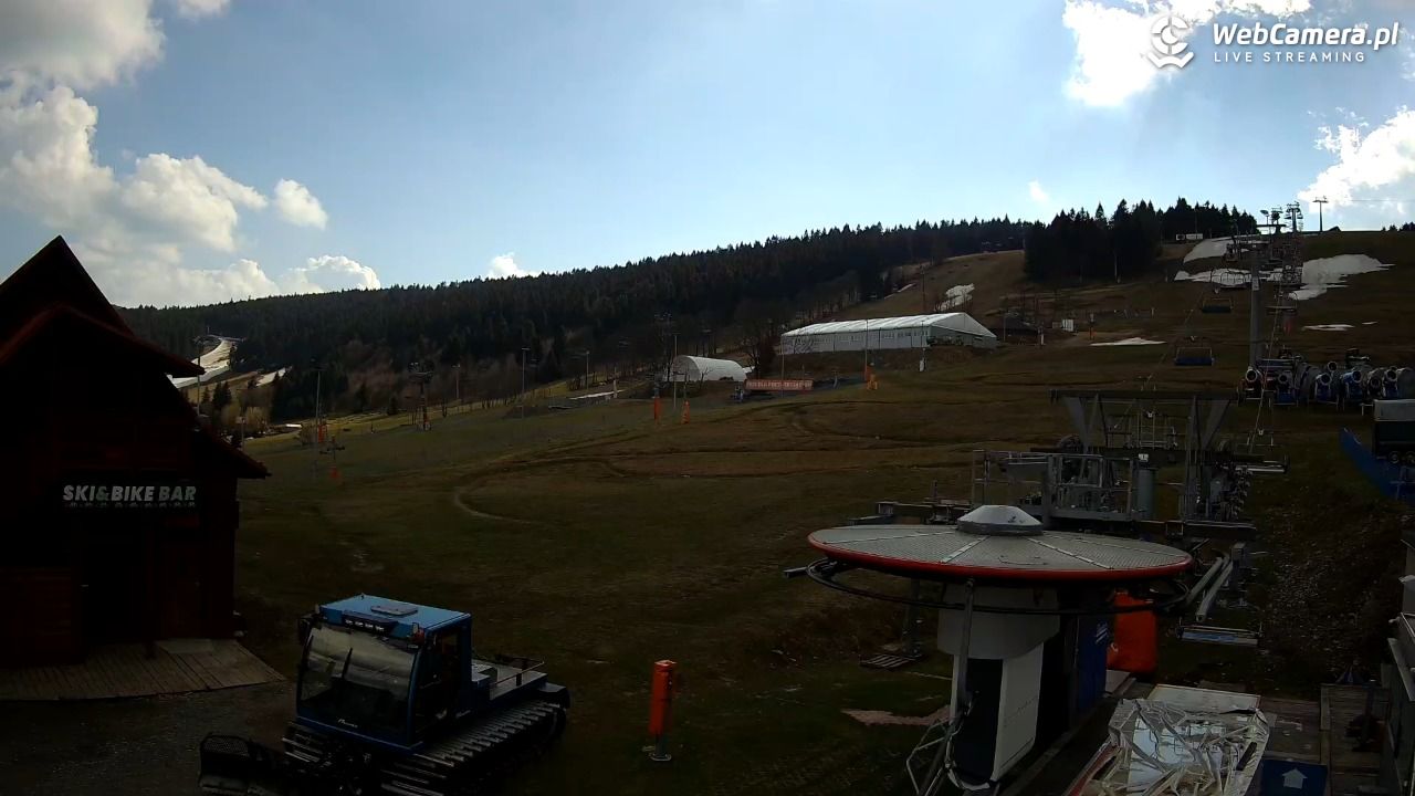 Zieleniec Sport Arena - Gryglówka - widok z dolnej stacji - 17 kwiecień 2026, 15:57