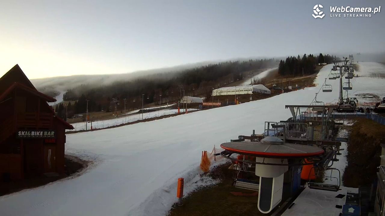 Zieleniec Sport Arena - Gryglówka - widok z dolnej stacji - 19 grudzień 2025, 07:40