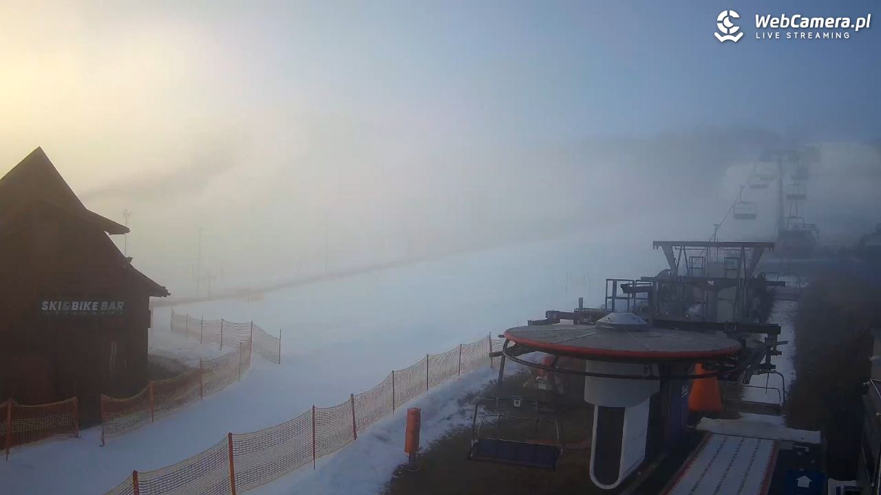 Zieleniec Sport Arena - Gryglówka - widok z dolnej stacji - 19 grudzień 2025, 08:49