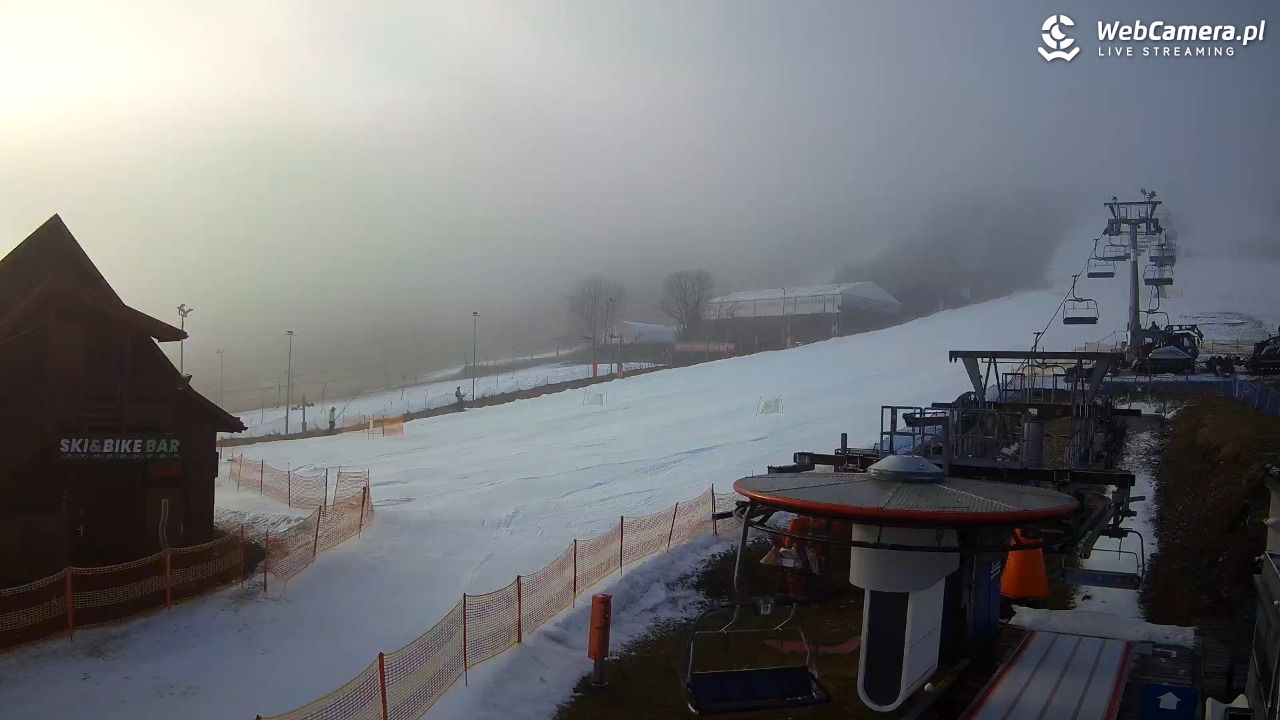 Zieleniec Sport Arena - Gryglówka - widok z dolnej stacji - 18 grudzień 2025, 09:27
