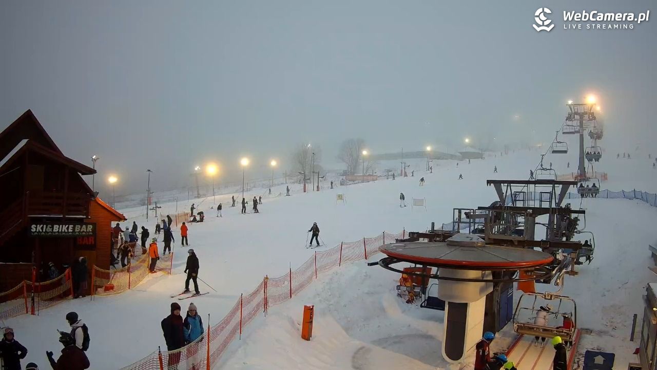 Zieleniec Sport Arena - Gryglówka - widok z dolnej stacji - 21 luty 2026, 17:21