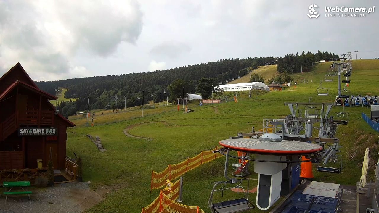 Zieleniec Sport Arena - Gryglówka - widok z dolnej stacji - 19 lipiec 2026, 09:16