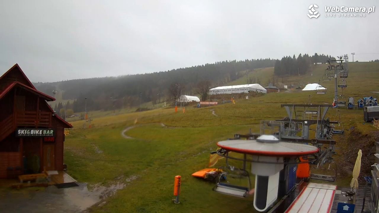 Zieleniec Sport Arena - Gryglówka - widok z dolnej stacji - 30 październik 2025, 09:45