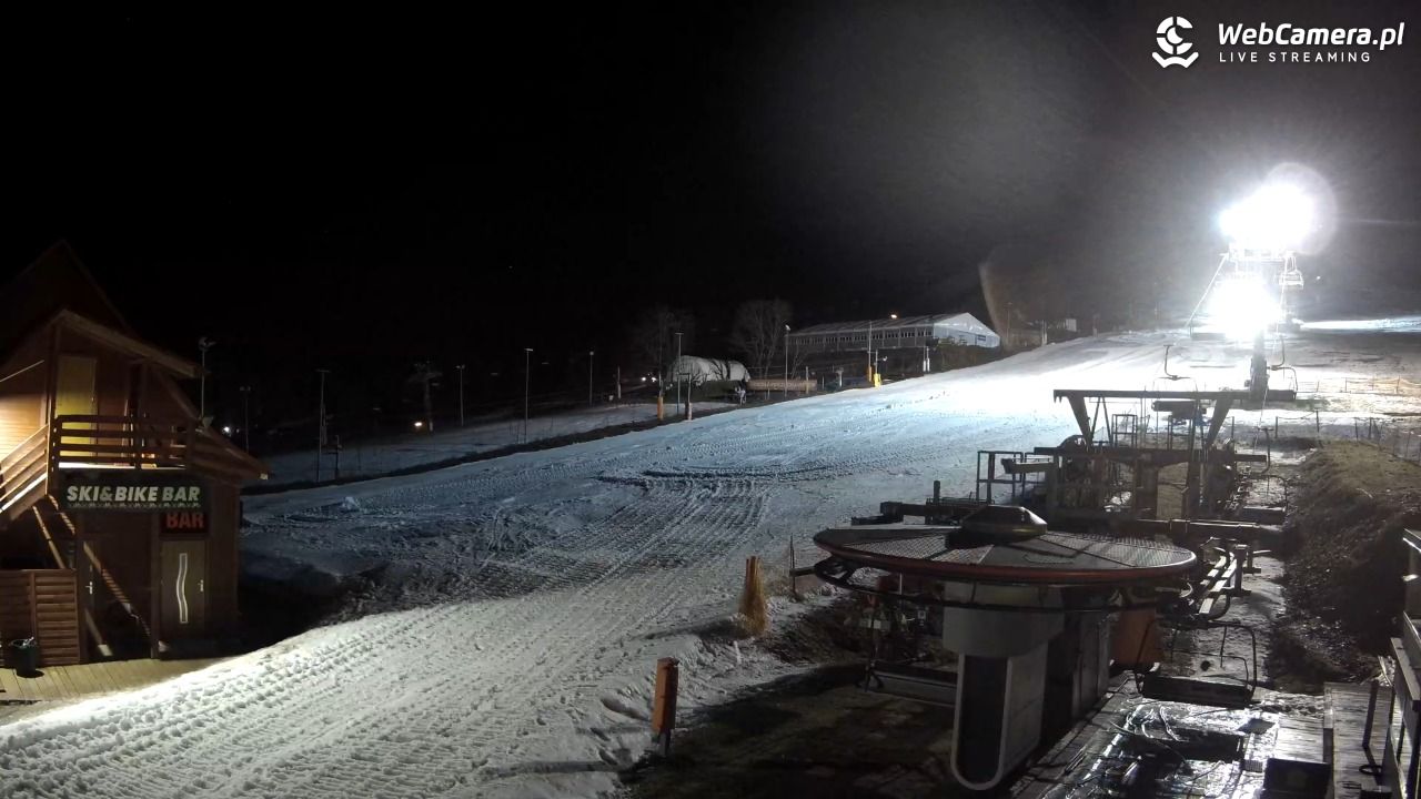 Zieleniec Sport Arena - Gryglówka - widok z dolnej stacji - 18 grudzień 2025, 17:58