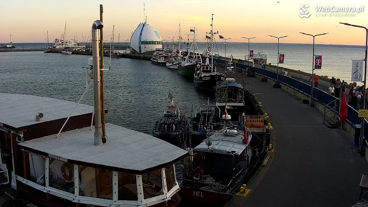 Hel - widok na bulwar i plażę - 13 sierpień 2026, 19:54