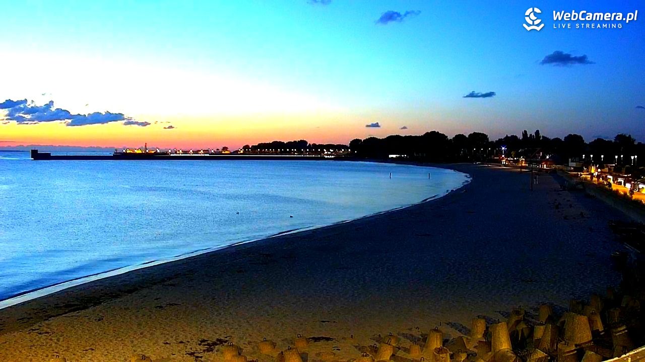 Hel - widok na bulwar i plażę - 03 październik 2025, 18:56