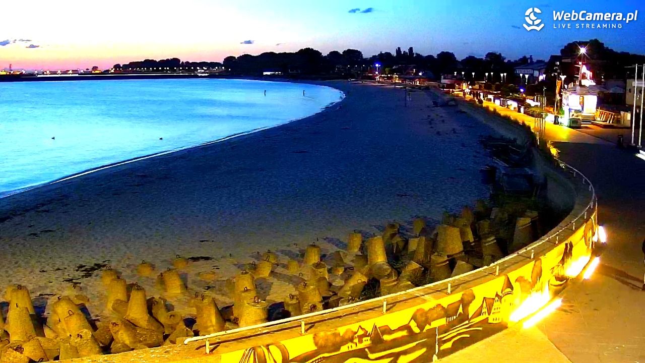 Hel - widok na bulwar i plażę - 03 październik 2025, 18:56