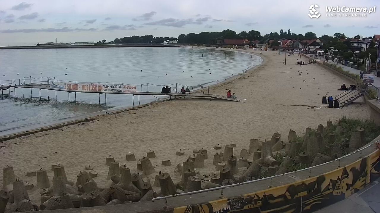 Hel - widok na bulwar i plażę - 13 sierpień 2026, 08:56